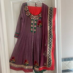 Indian kurti ,leggings ,Dupatta. Soft cotton with embroidery.  Size 40/ Large